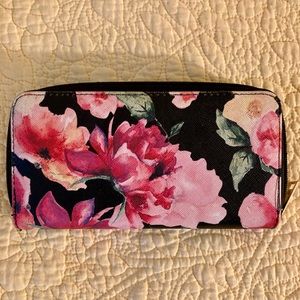 Beautiful wallet with flowers and plenty of pockets